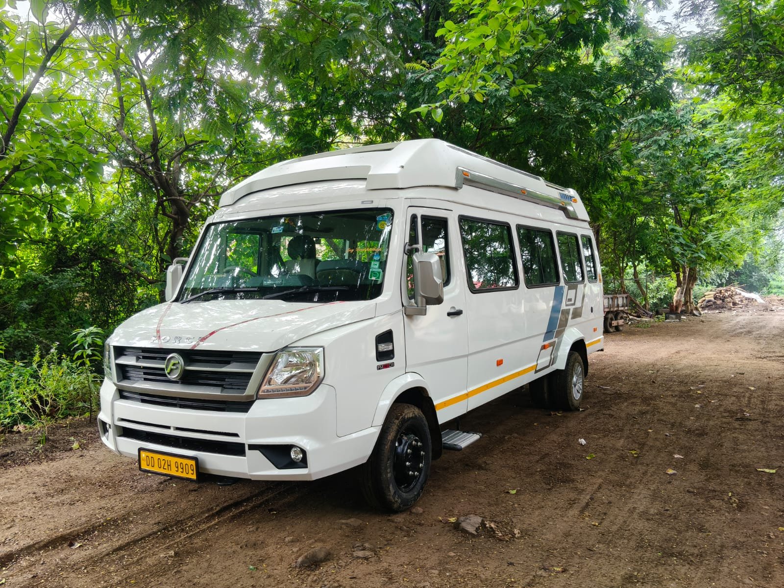 Somnath Tempo Traveller 10