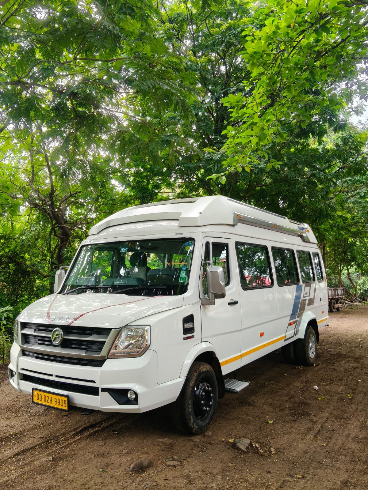 Somnath Tempo Traveller 11