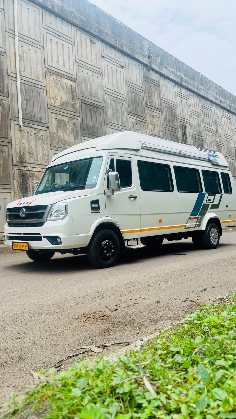 Somnath Tempo Traveller 15