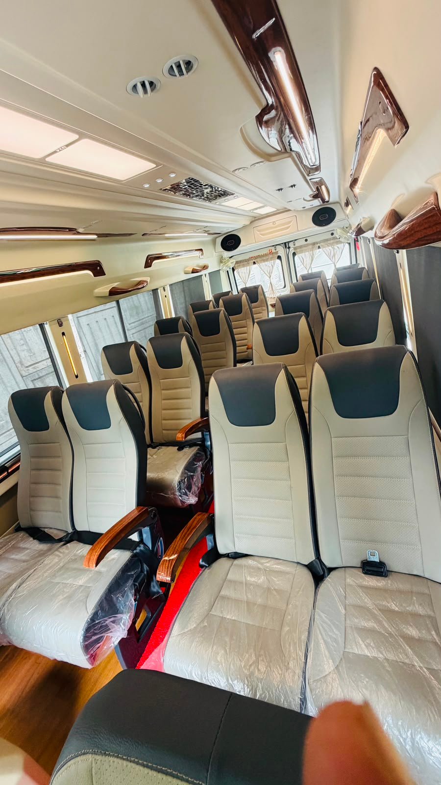 Somnath Tempo Traveller 16
